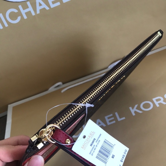 FREE 💯🆕mk zip clutch🆕heart/brown cherry color - Picture 3 of 8